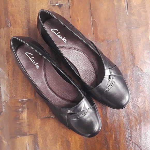 Vintage Clarks Black Leather Slip-on heels - Picture 2 of 10